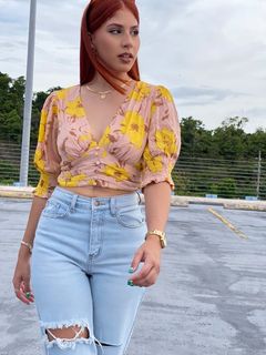 Popping yellow top